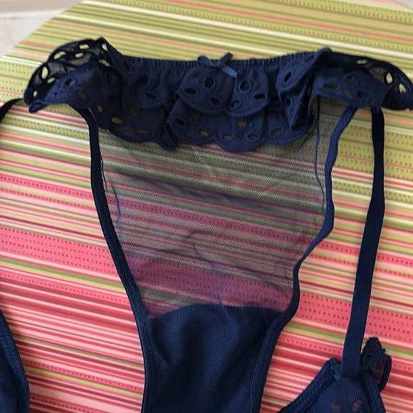 Victoria Secret - Picture 2 of 4